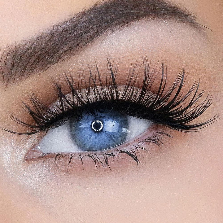 Cruelty free lash with a thin, flexible band