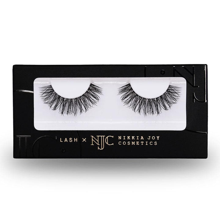 Natural eyelashes with flexible, invisible band