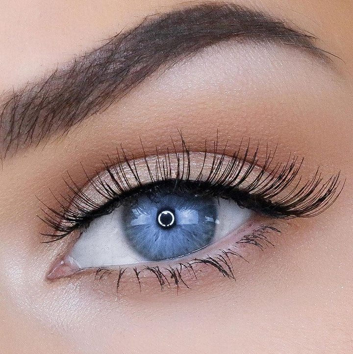 Natural, wispy eyelash with a flexible band