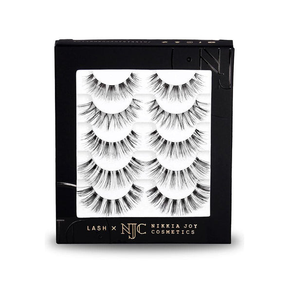 Natural, wispy eyelashes with invisible bands