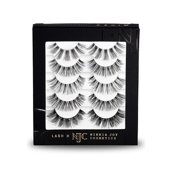 Natural, wispy eyelashes with flexible, comfortable bands